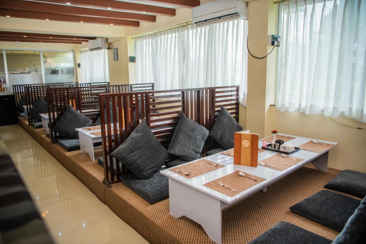 Quick 20 Riverside Hotel Amlekhganj Exterior foto